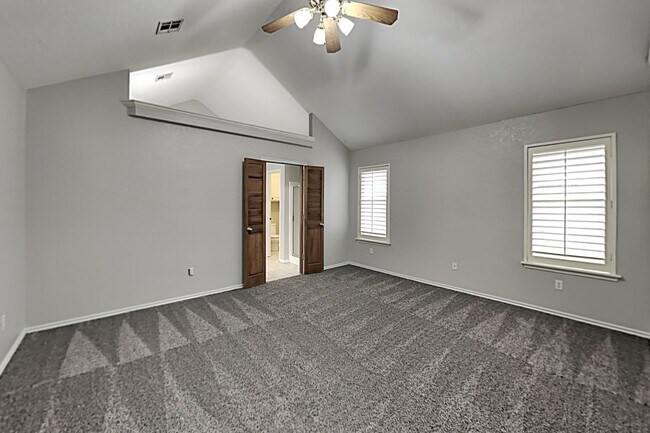 Building Photo - Very Nice 3 Bedroom 2 Bath Home in Yukon Schools