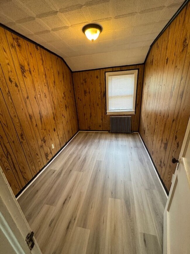 Building Photo - 3BED 2BATH $1600/MONTH!