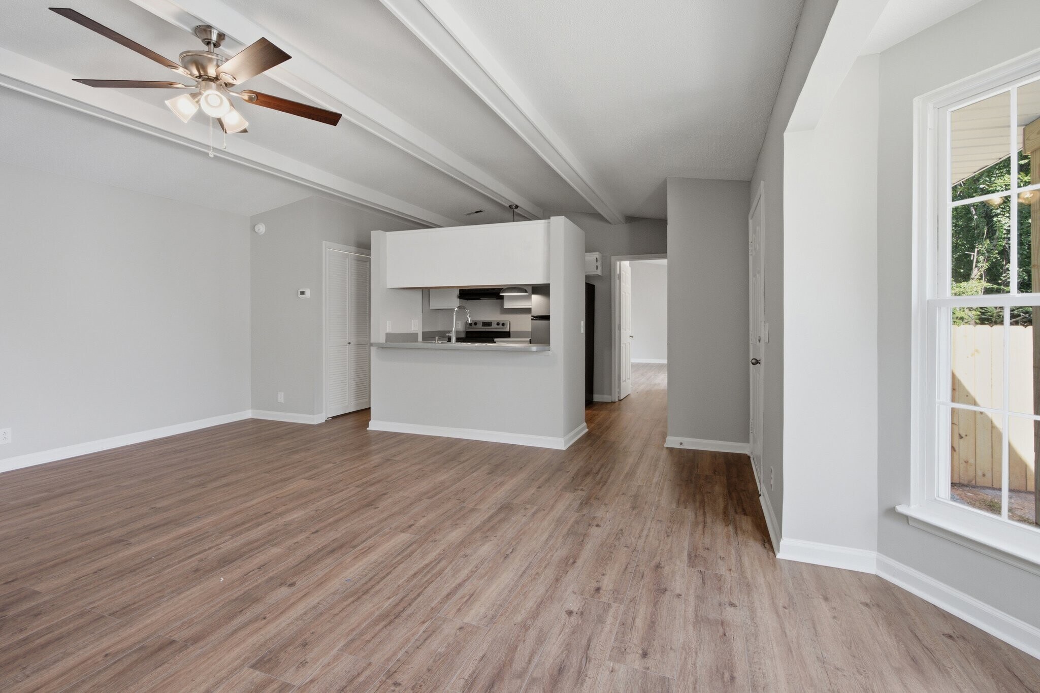 Building Photo - 944 Patio Dr