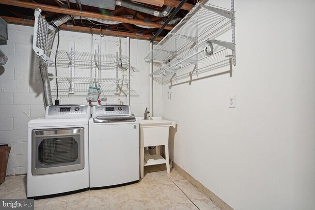 Building Photo - 3162 Borge St