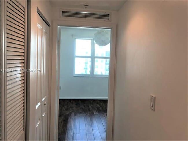 Building Photo - 7900 Harbor Island Dr