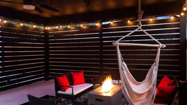 Building Photo - 1503 E 3rd St