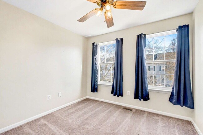Building Photo - Move-in Special: $100 off of the first month's rent Spacious End-Unit 4 Bedroom Townhome for Rent...