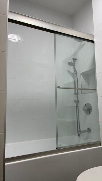 bathroom - 215 E 88th St