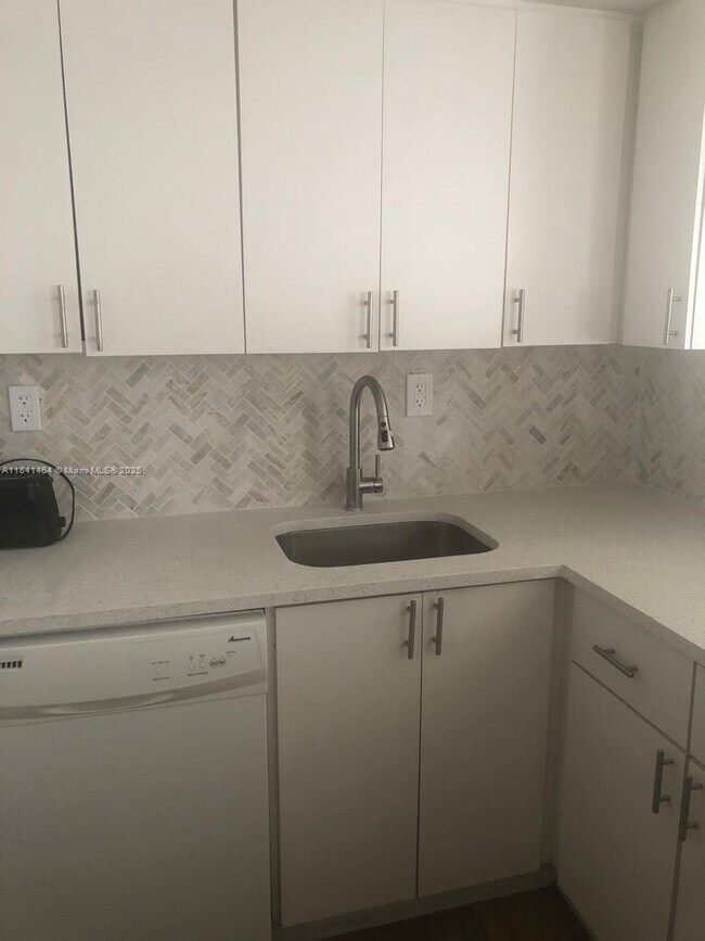 Building Photo - 250 180th Dr