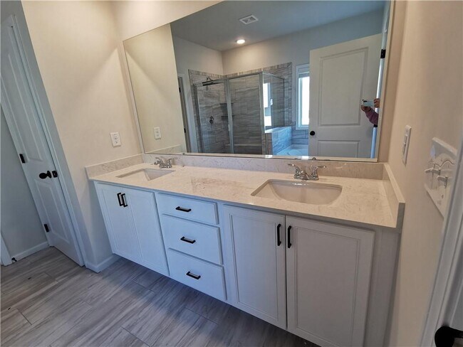 Building Photo - 38 Longhorn Wy