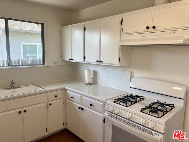Building Photo - 4316 Perlita Ave