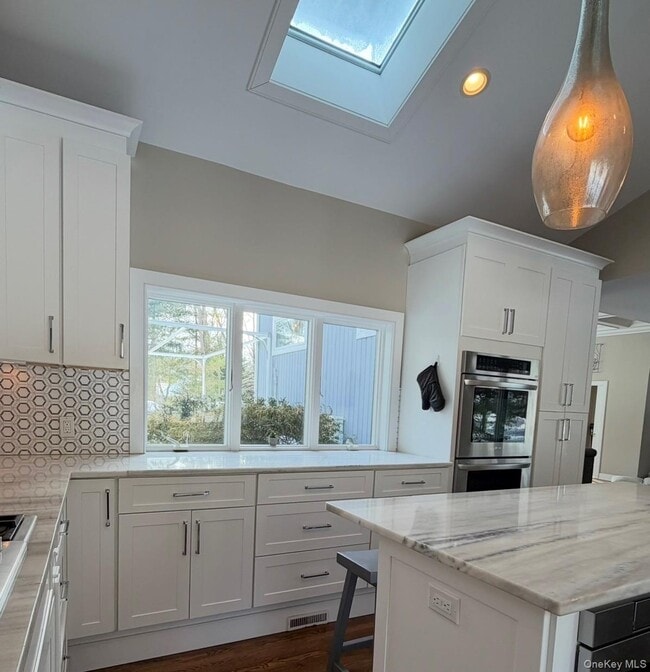 Building Photo - 10 Skyes Neck Ct