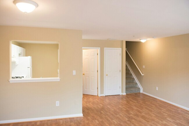 Building Photo - 173 Royalty Cir