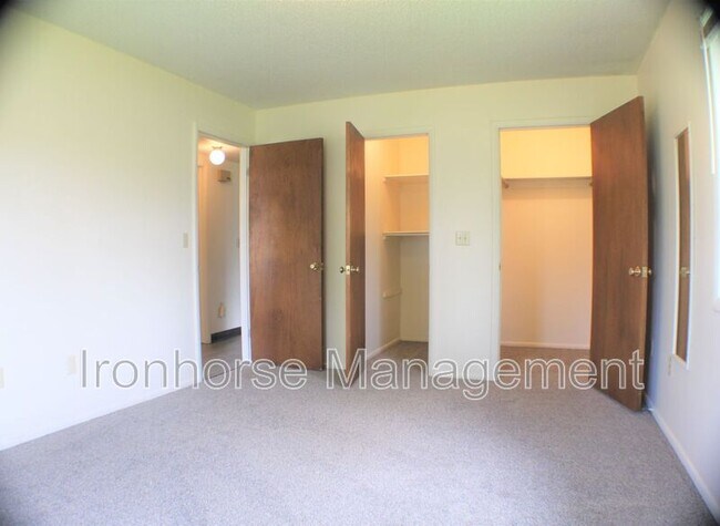 Building Photo - 411 N 16th Ave