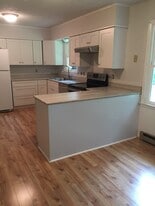 Building Photo - 18 Oakwood Dr