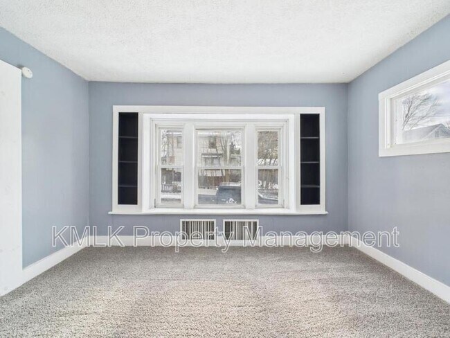 Building Photo - 594 Columbia Ave