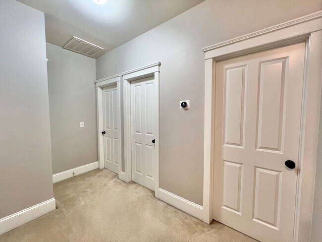 Building Photo - Gorgeous Custom Built 4BD, 3BA Holly Springs Home with Home Gym Setup and Fenced In Yard