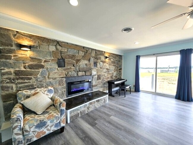Building Photo - 22931 Steele Dr