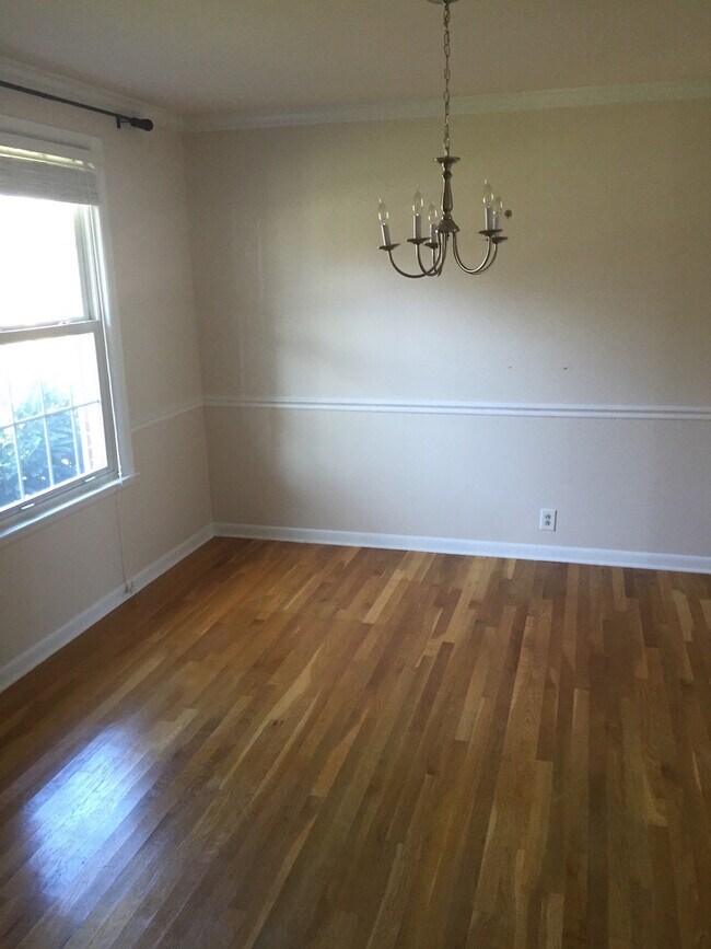 Building Photo - GREAT LOCATION!! Nicely updated home!!
