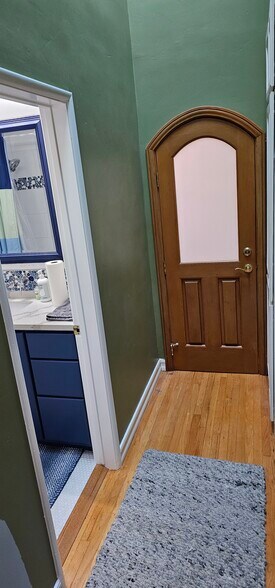 Building Photo - 1301 Lynngrove Dr