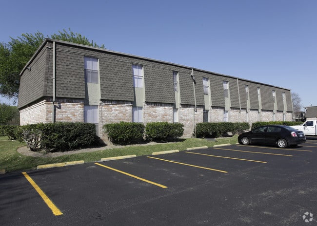 Building Photo - Highland Square
