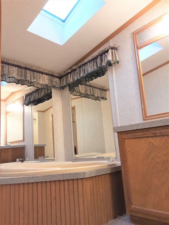 Building Photo - 4020 W Madison St