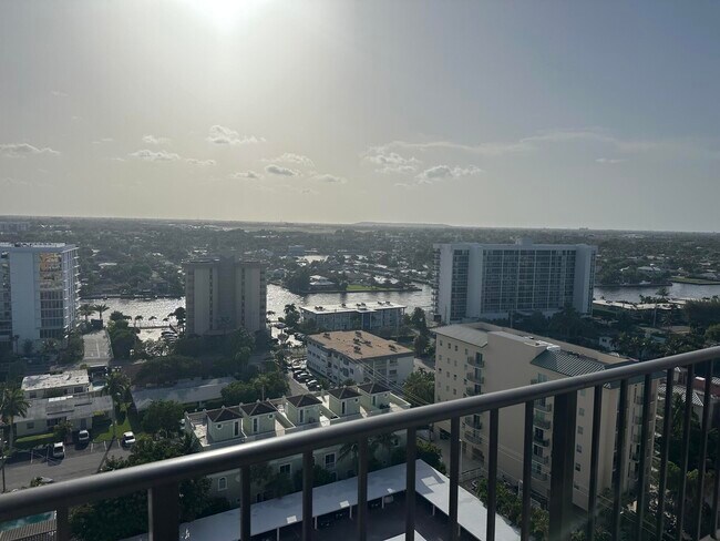 Building Photo - 405 N Ocean Blvd