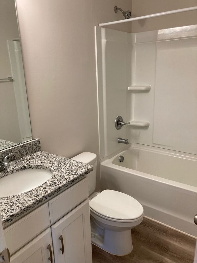 Building Photo - Modern 3BR/2.5BA Duplex – Perfect Location...