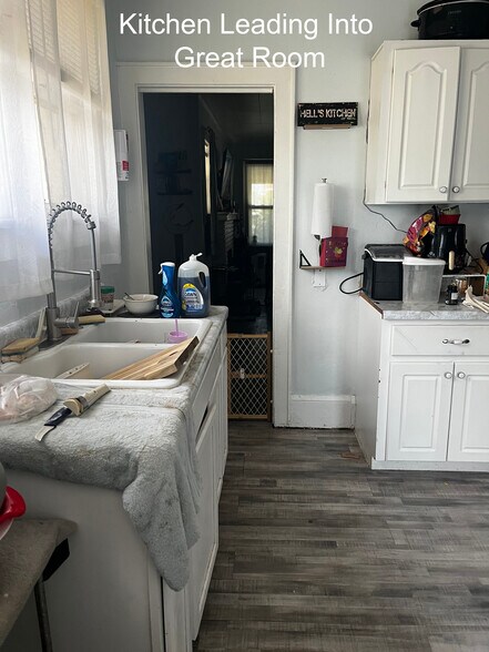 NORTH/WEST FACING KITCHEN - 506 Silver Beach Ave