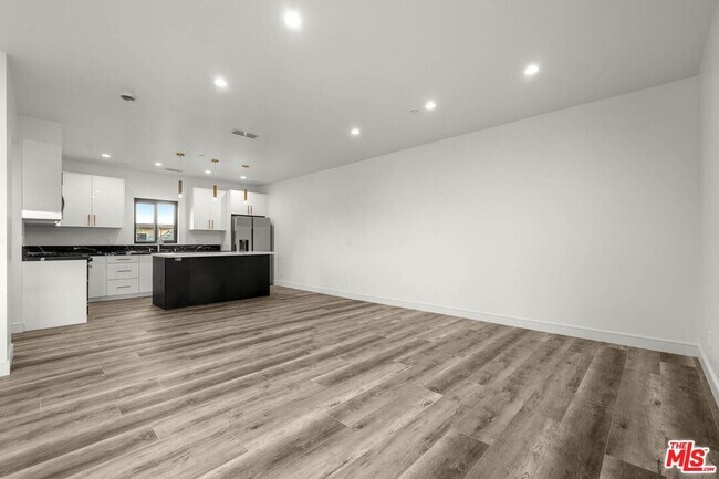 Building Photo - 1920 S Sherbourne Dr