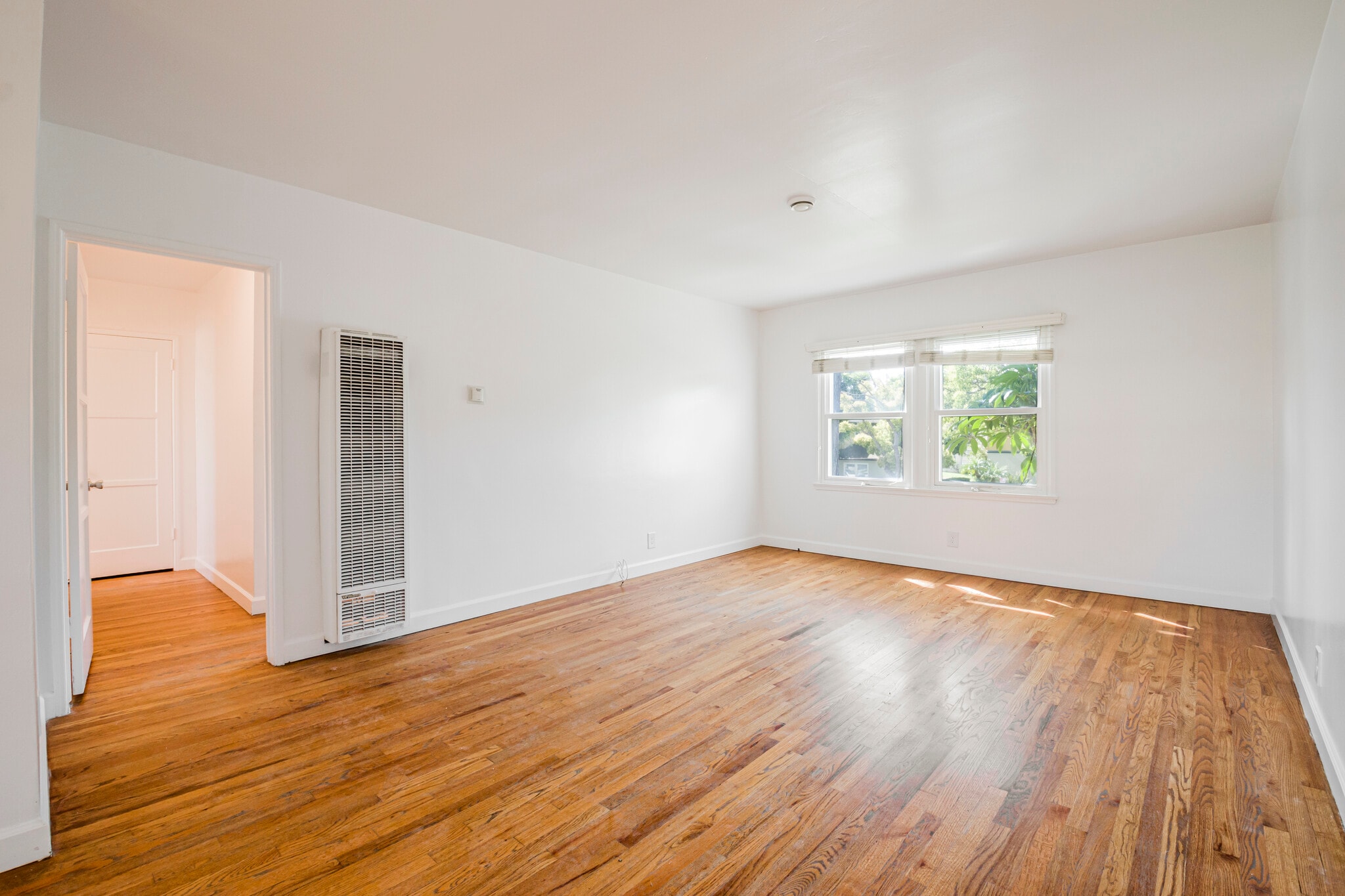 Building Photo - 8754.5 Belford Ave