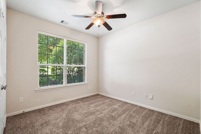 Building Photo - 46 Black Swan Ct