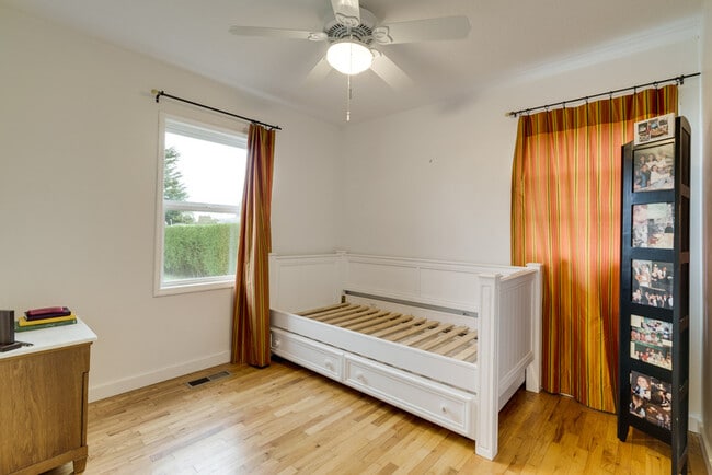 Building Photo - 5005 NE Mason Ct