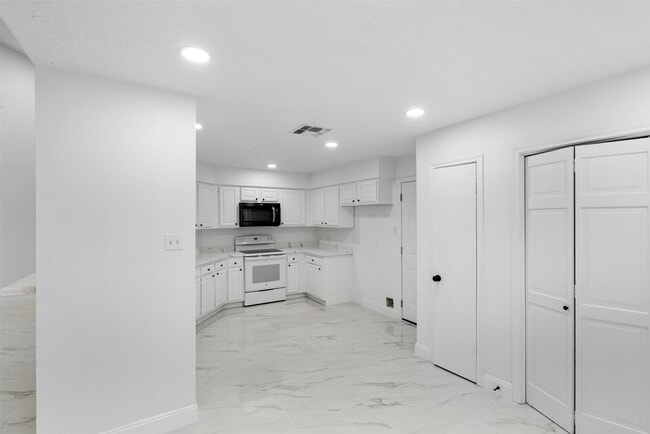 Building Photo - 611 Muirwood Ln