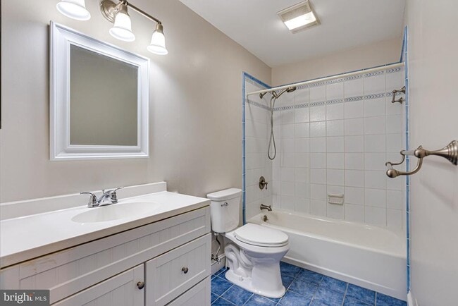 Building Photo - 6867 Williamsburg Pond Ct