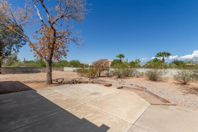 Building Photo - 7880 S Ave De Pina