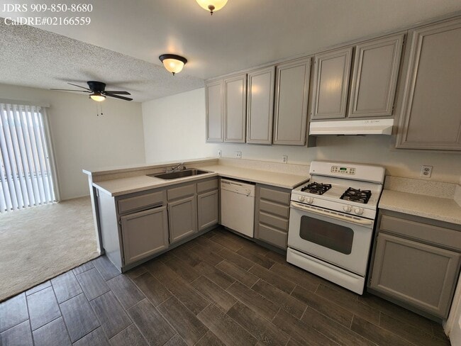 Building Photo - 10495 Adobe Ct
