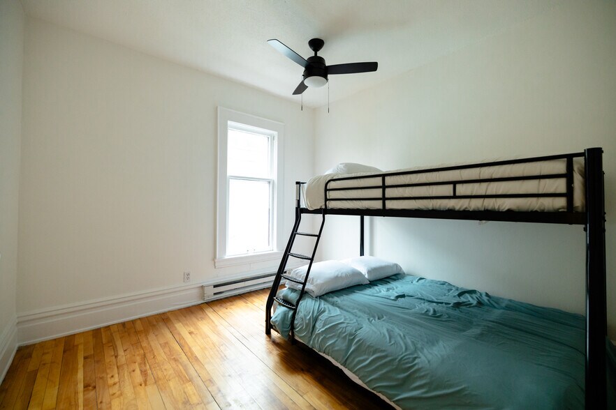 Building Photo - 1126 Jefferson St NE