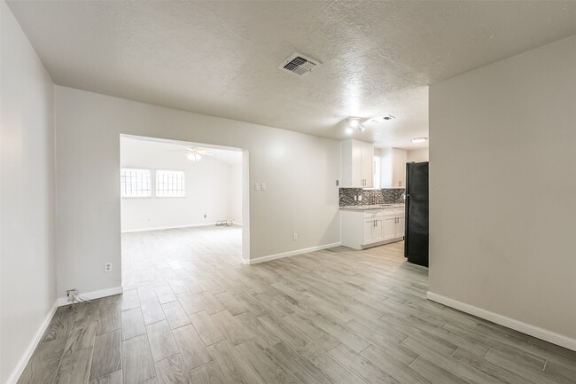 Building Photo - 15222 Wickbriar Dr