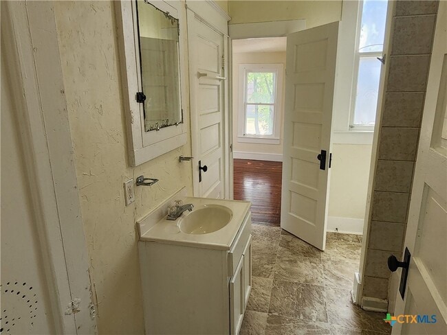 Building Photo - 820 S 15th St