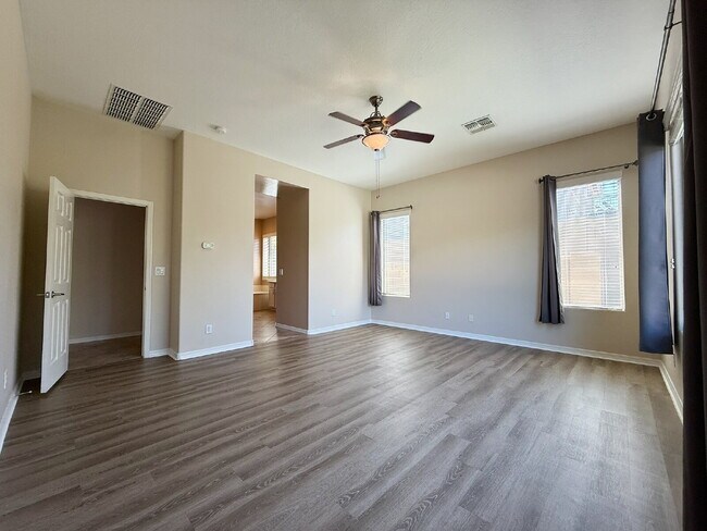 Building Photo - "Spacious 3-Bedroom/2 Full Bath Home with ...