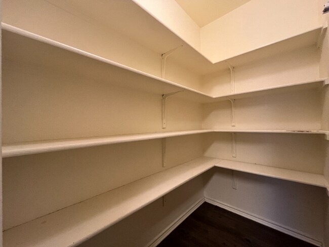 Building Photo - 162 Challenger