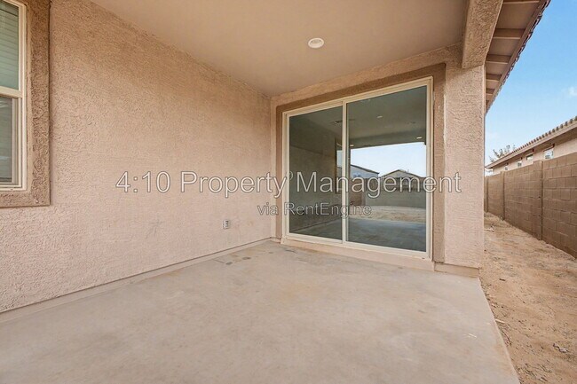 Building Photo - 3241 E Malibu Dr