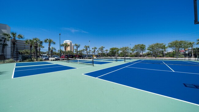 Building Photo - 7205 Thomas Dr