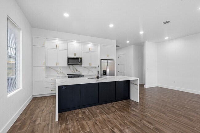 Building Photo - 323 Rd 5840
