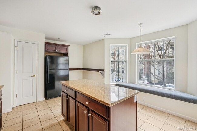 Building Photo - 2 Leeward Dr