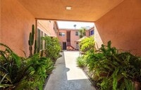 Building Photo - Beautiful One bedroom in gated complex one block from Ocean In Long Beach