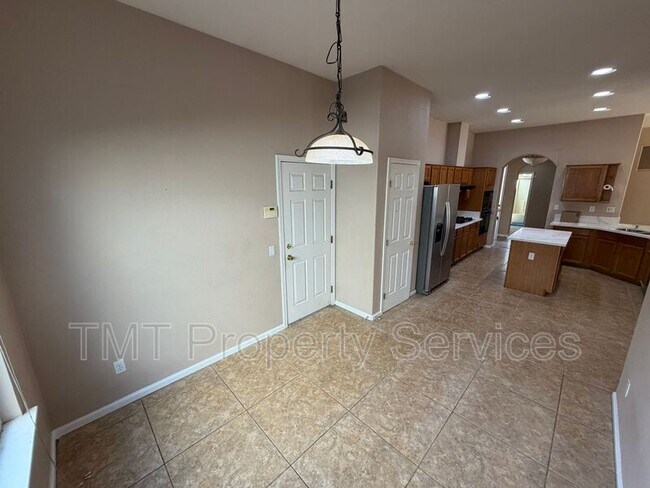 Building Photo - 9348 Sierra Spring Way