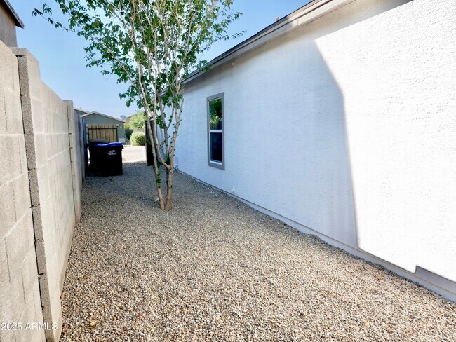 Building Photo - 1187 E Cowboy Cove Trail