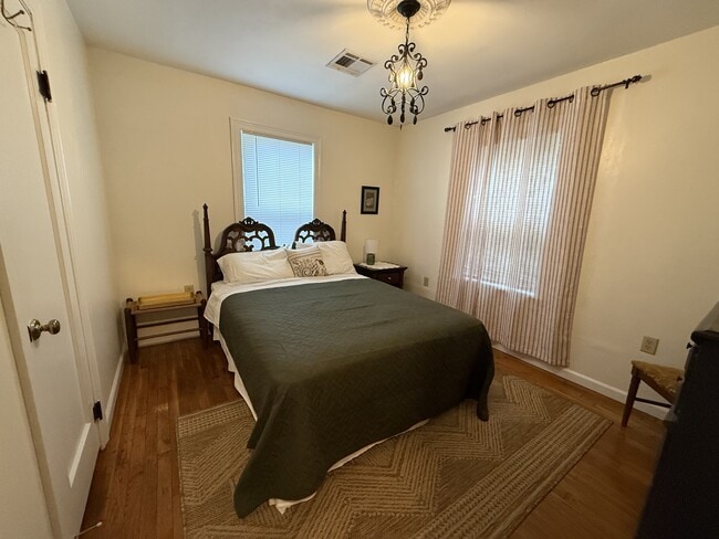 Building Photo - 2710 S Washington St