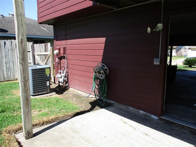 Building Photo - 18707 Bridoon Dr