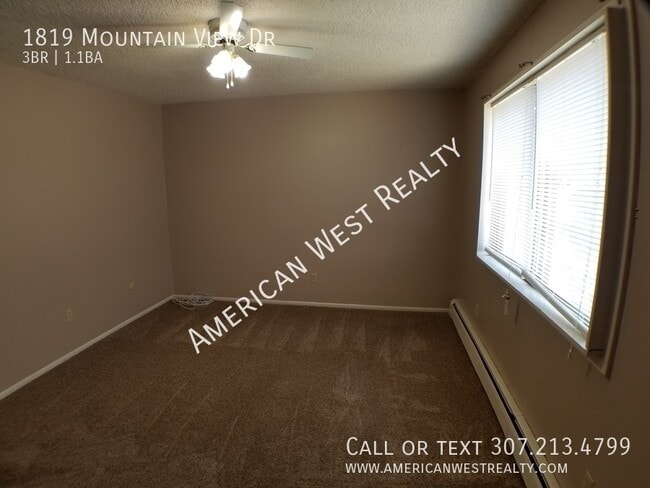 Building Photo - 1819 Mountain View Dr