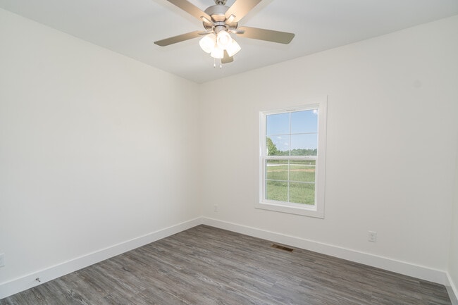 Building Photo - 147 Greenbriar Ln