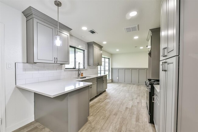Building Photo - 4707 Northrup Dr